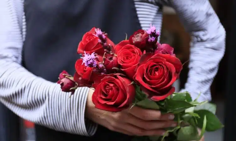 Secrets d'artisan pour créer votre propre rose éternelle un pas à pas détaillé